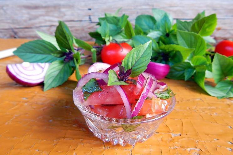 Uzbek Thin-Sliced Achuchuk Salad