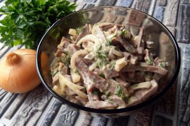 Tender Pork Heart Salad with Pickled Onions