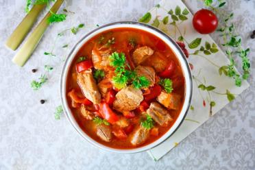 Slow Cooker Pork Goulash with Gravy