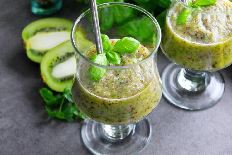Refreshing Celery-Apple Smoothie in 5 Minutes Refreshing Celery-Apple Smoothie in 5 Minutes