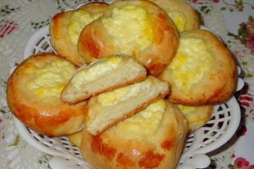 Cheesy Curd Pastry Treats