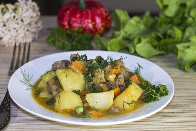 Summer Beef Stew with Tomatoes, Potatoes, and Zucchini