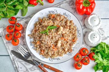 Oven-Baked Chicken and Buckwheat in a Sleeves