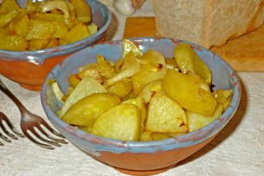 Oven-Baked Potatoes with Onions