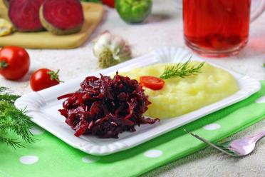 Quick Beetroot Marinade: Hot Side or Cold Salad
