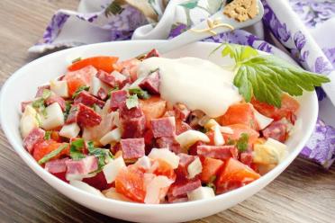 Smoked Sausage and Tomato Salad