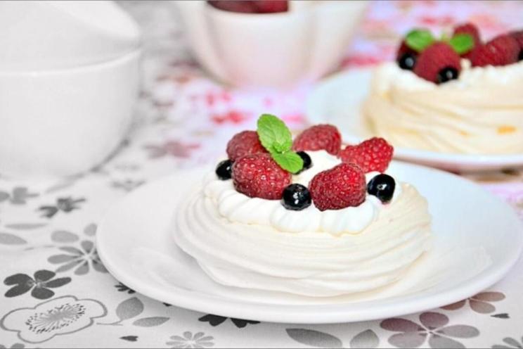 Wild Berry Meringue Pavlova Cake