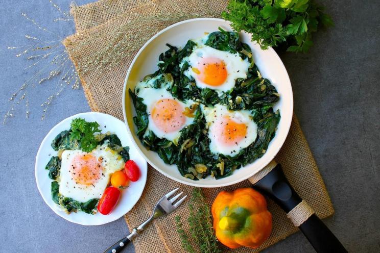 Quick and Healthy Spinach Eggs Skillet