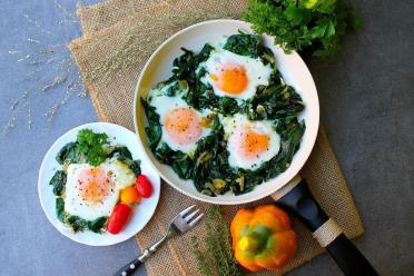 Quick and Healthy Spinach Eggs Skillet