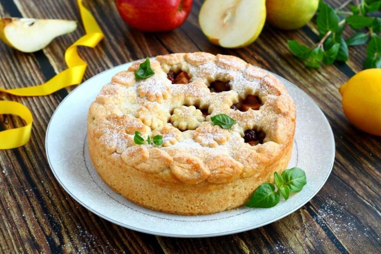 Pear and Raisin Shortbread Delight