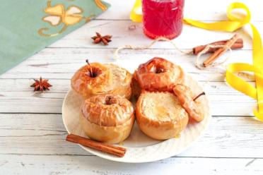 Oven-Baked Apples with Cottage Cheese