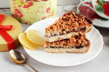 Grandma's Classic Jam Pie