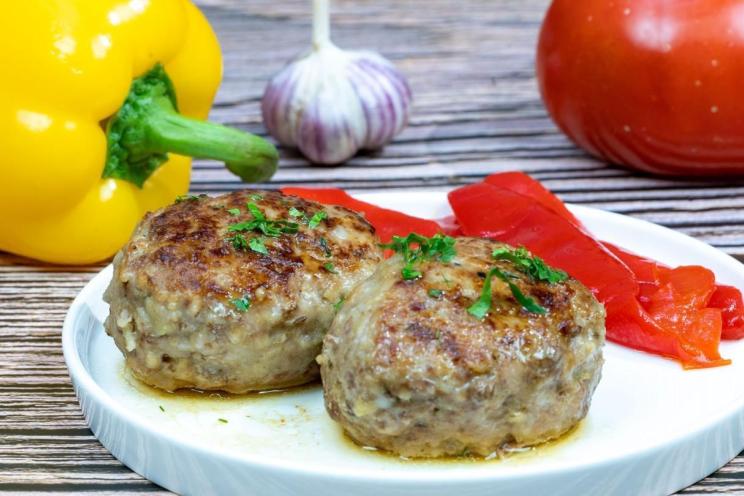 Quick & Juicy Meat Cutlets with Potatoes