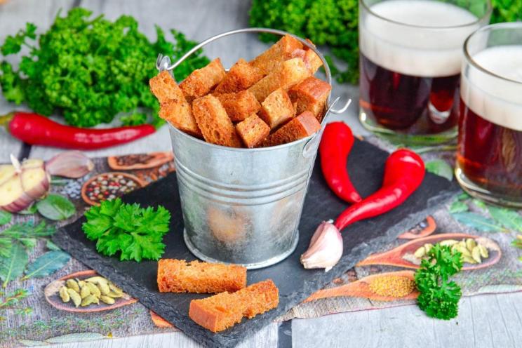 Quick & Tasty Homemade Beer Crackers