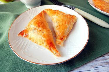 Quick and Crispy Apple Puff Pastries