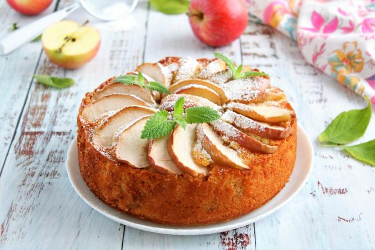Apple Semolina Pie with Kefir