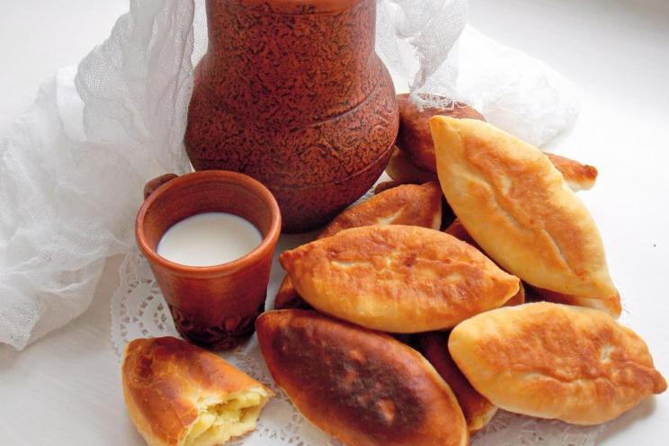 Quick and Tasty Pan-Fried Yeast Pies Quick and Tasty Pan-Fried Yeast Pies