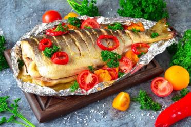 Baked Whole Pink Salmon in Foil: Juicy and Flavorful