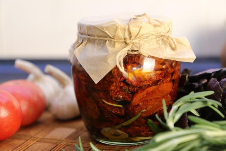 Garlic Basil Rosemary Sun-Dried Tomatoes in Oil