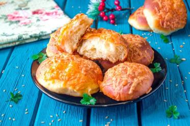 Quick and Easy Oven-Baked Cheese Buns