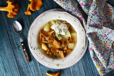 Simple & Aromatic Chanterelle Soup
