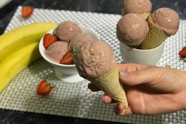 Sugar-Free Banana Strawberry Ice Cream