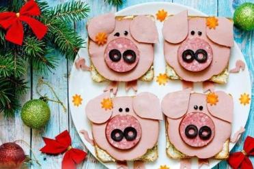 Adorable Piglet Sandwiches for a Memorable Holiday Treat