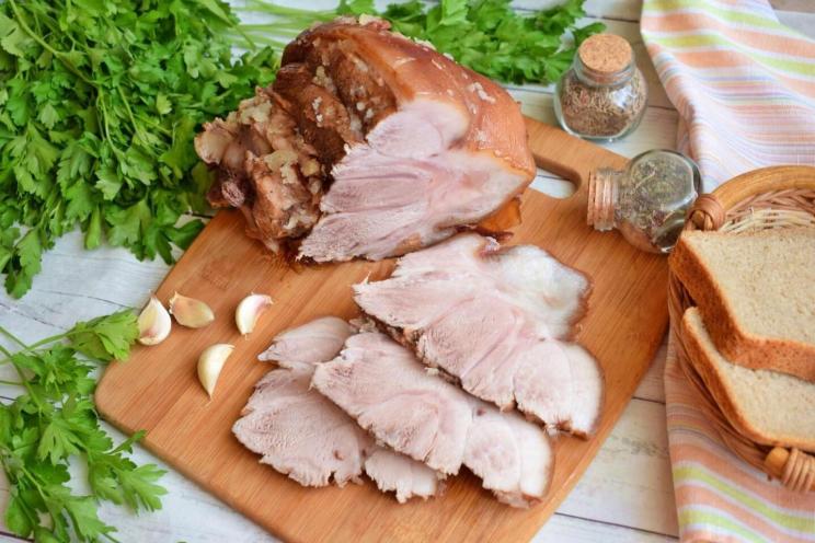 Onion-Simmered Pork Knuckle: A Versatile Delight