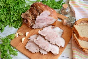 Onion-Simmered Pork Knuckle: A Versatile Delight
