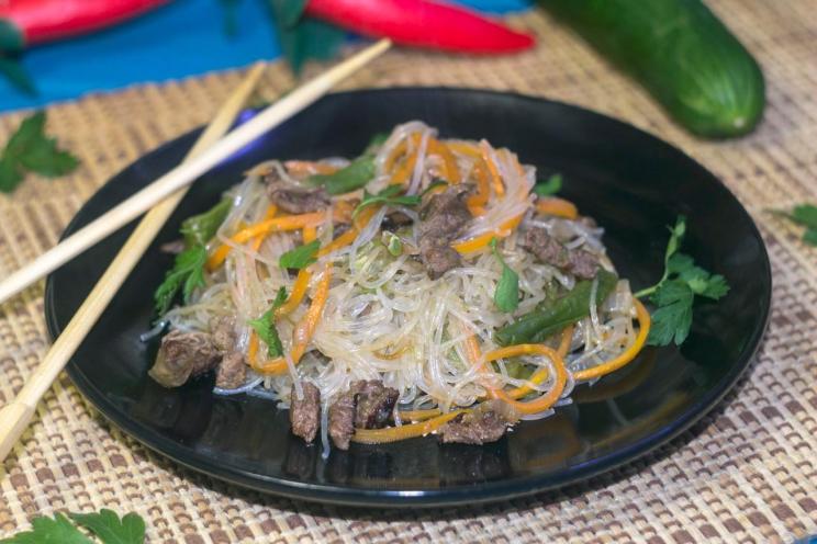 Asian Stir-Fried Funchoza with Green Beans