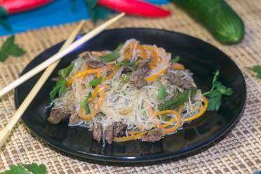 Asian Stir-Fried Funchoza with Green Beans