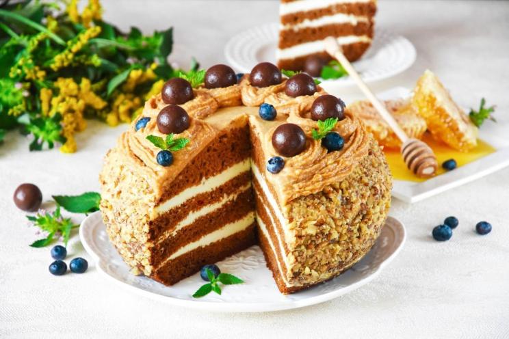 Quick & Easy Slow Cooker Honey Cake