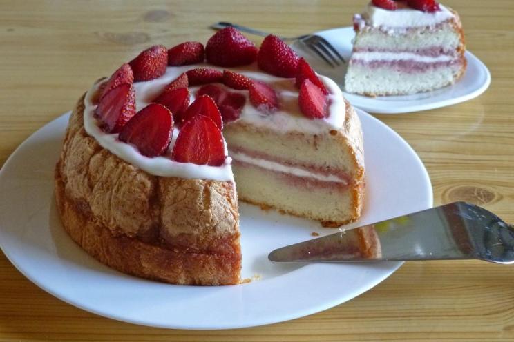 Moist and Aromatic Sponge Cake Moist and Aromatic Sponge Cake