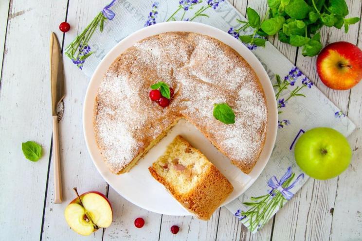 Quick and Easy Oven-Baked Apple Charlotte Pie