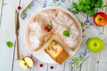 Quick and Easy Oven-Baked Apple Charlotte Pie