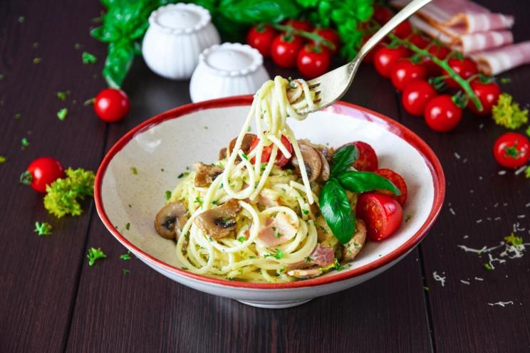Creamy Mushroom Bacon Carbonara
