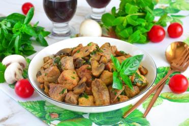 Sautéed Meat and Mushrooms with Cilantro