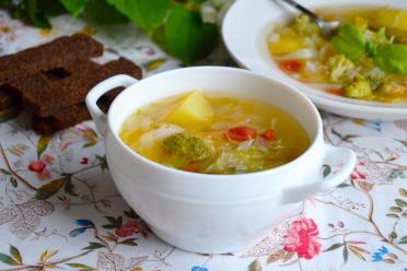Slimming Summer Vegetable Soup with Cabbage and Millet