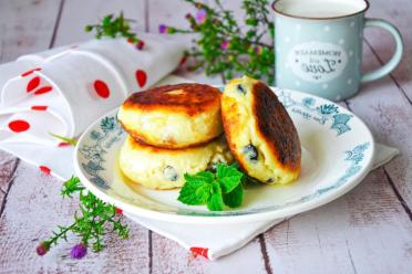 Fluffy Raisin Cottage Cheese Pancakes