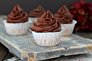Boston Cream Vanilla Cupcakes