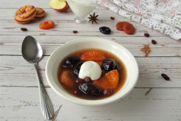 Nutritious Dried Fruit Soup