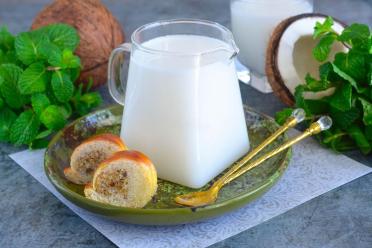 Homemade Coconut Milk: Easy and Affordable