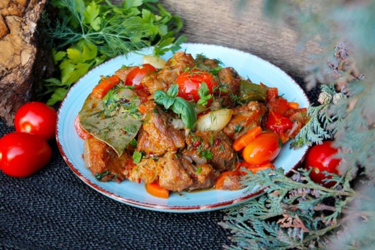 Cauldron-Cooked Smoky Pork with Vegetables