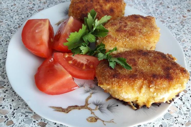 Pollock Cutlets with Carrots & Onions