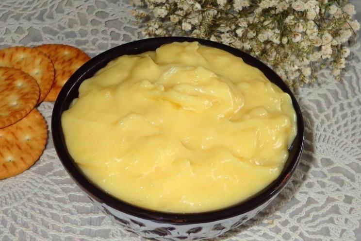 Luscious Homemade Custard for Cakes