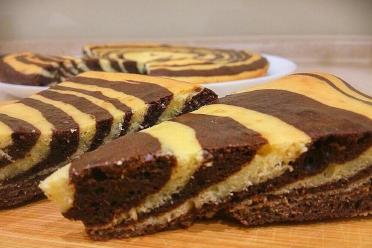 Easy Zebra Pie with Sour Cream
