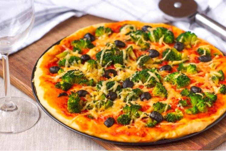 Delicious and Nutritious Vegetarian Pizza