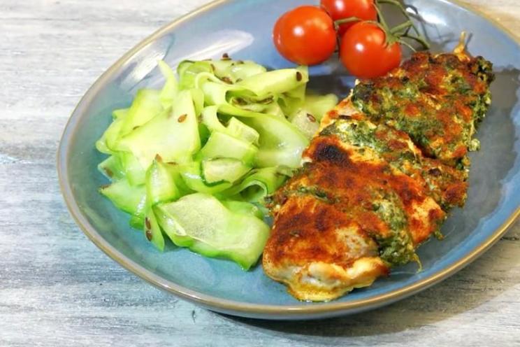 Quick and Flavorful Baked Chicken with Spinach and Cheese