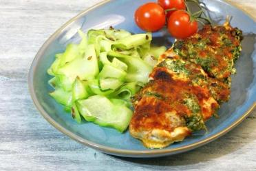 Quick and Flavorful Baked Chicken with Spinach and Cheese