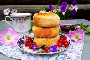 Mango Semolina Skillet Cakes